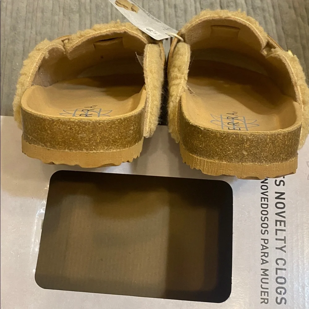 Clogs - Picture 7 of 7